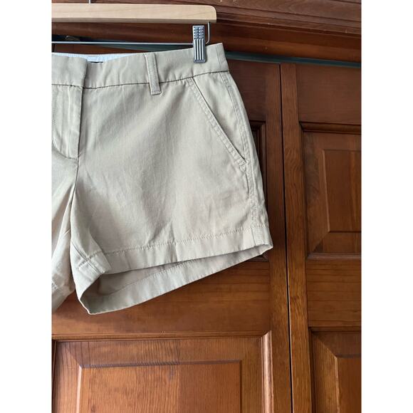 NWT J. Crew Women's 3 1/2" Classic Chino Shorts Flat Front Light Khaki Tan SZ 2 - Picture 3 of 10